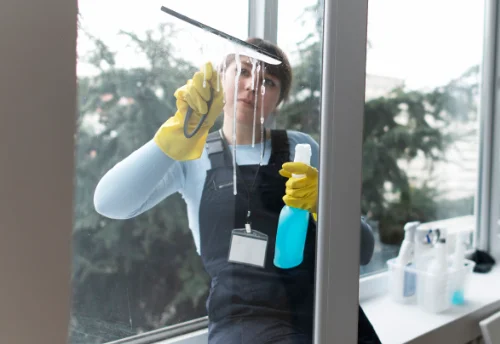 Nettoyage de vitres intérieures et extérieures à Étaules